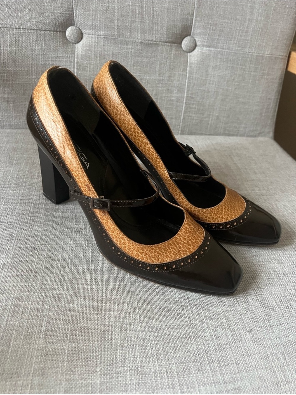 Via Spiga Classic women’s dressy vintage inspired two -Tone Mary Jane Pumps, 8.5